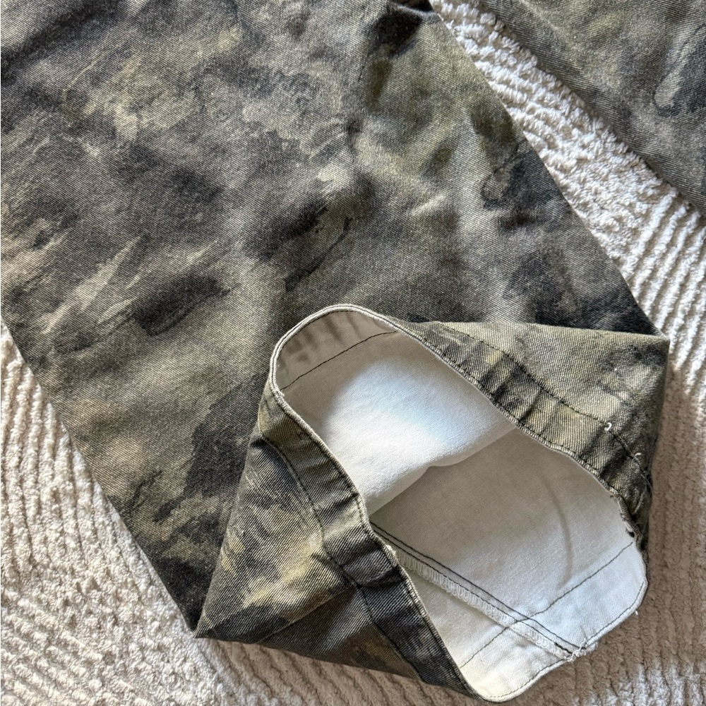 Missguided Olive Camo Print Paneled Wide Leg Jeans - Size: M (6) extra long - Picture 13 of 16